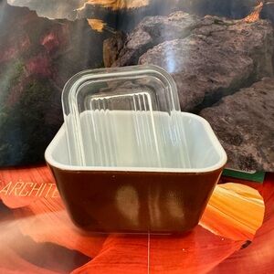 Small Vintage 1 1/2 Cup Pyrex 501 Glass Refrigerator Dish Brown